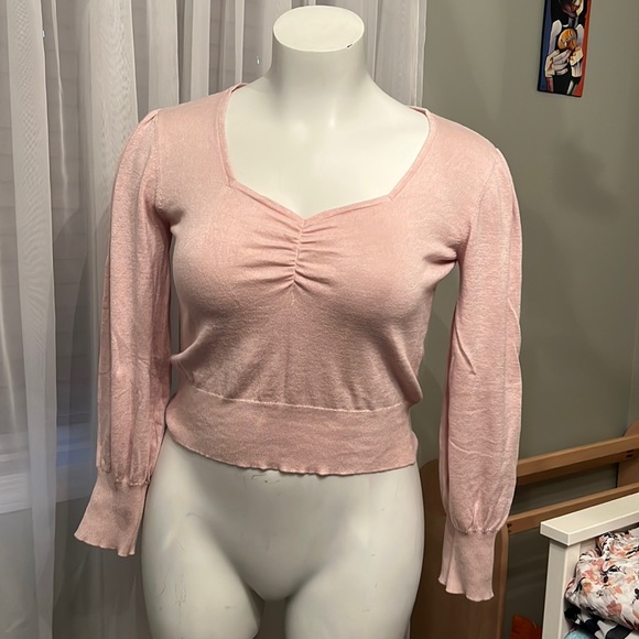 Soft pink sweater - Picture 2 of 8